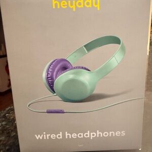 heyday Wired On-Ear Headphones Built-In Mic 3.5mm Jack Spring Teal. NEW